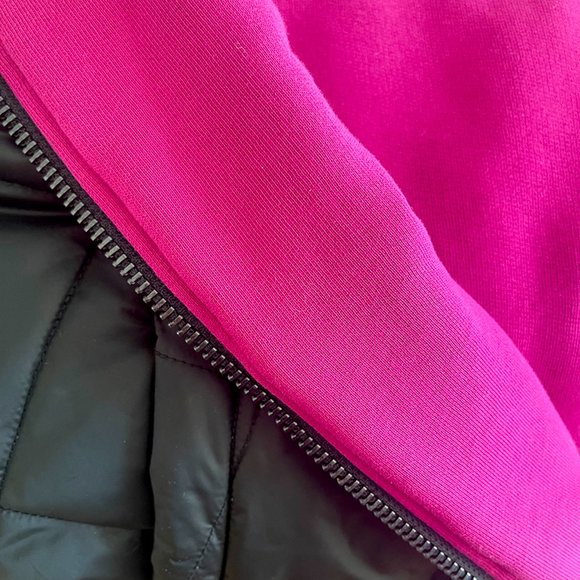 Burberry Tyneham Lined Quilted Jacket with a Pop of Pink – Size Medium - Picture 3 of 10